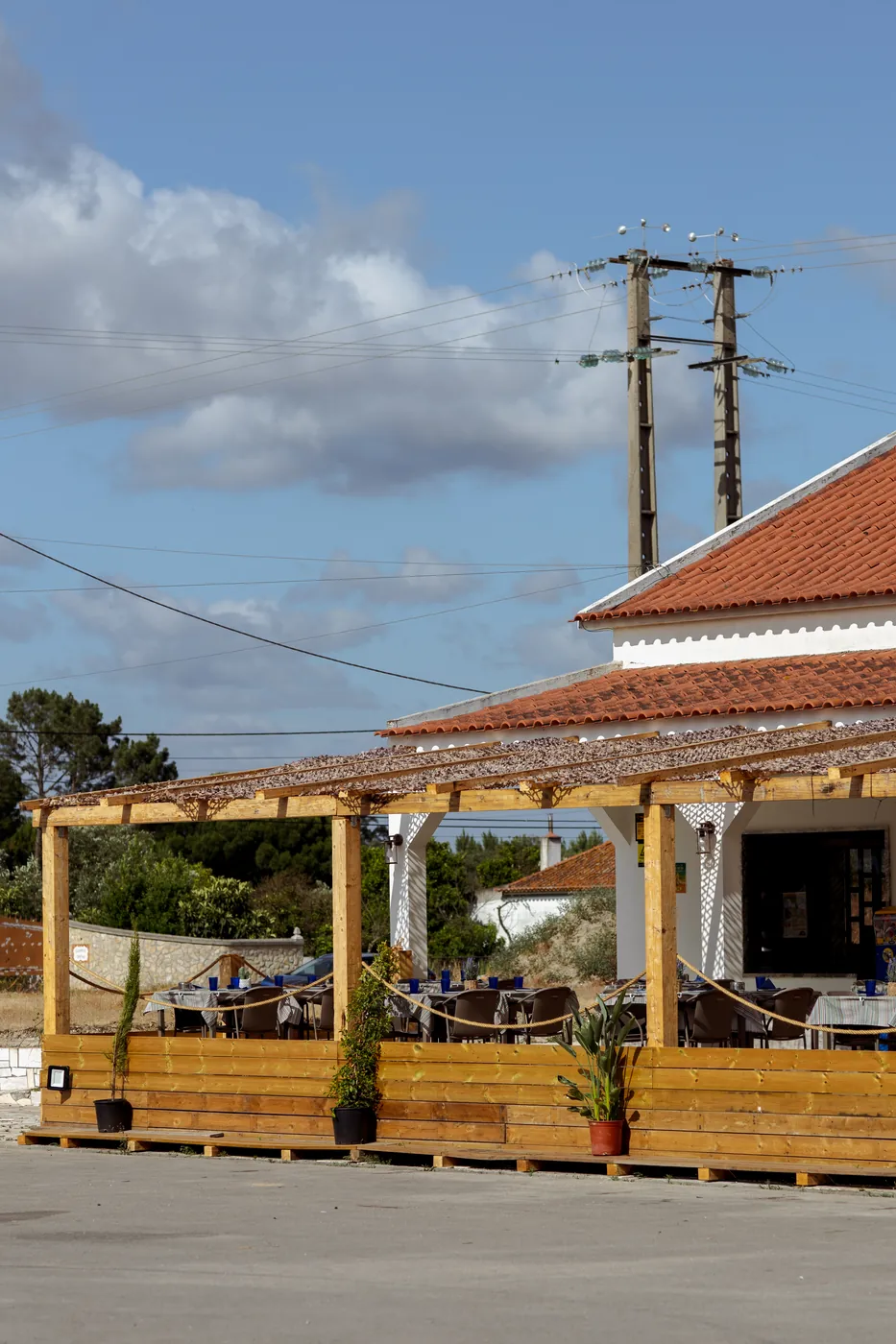 Espaço exterior e esplanada do Rei do Tacho em Grândola