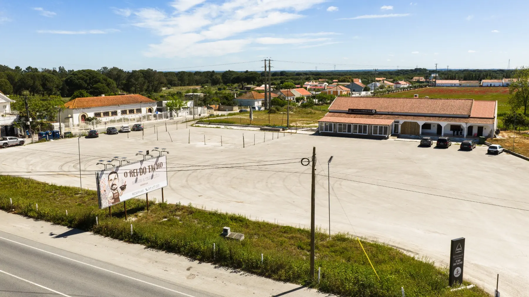Restaurante O Rei do Tacho em Grândola com parque amplo para excursões e autocarros